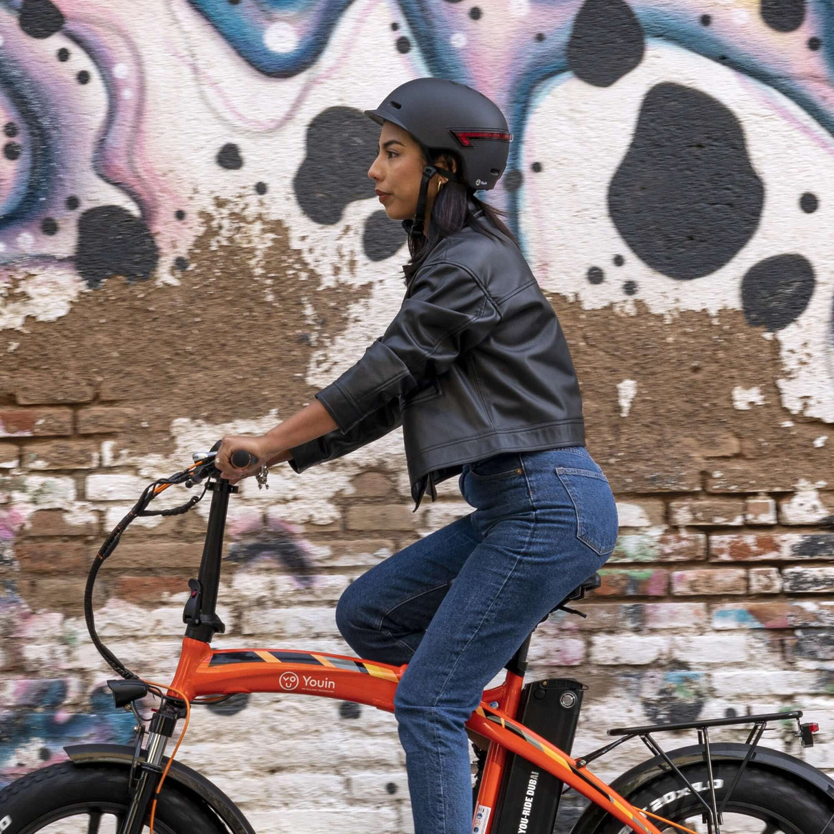 Capacete led traseiro e comando bluetooth - tamanho L preto