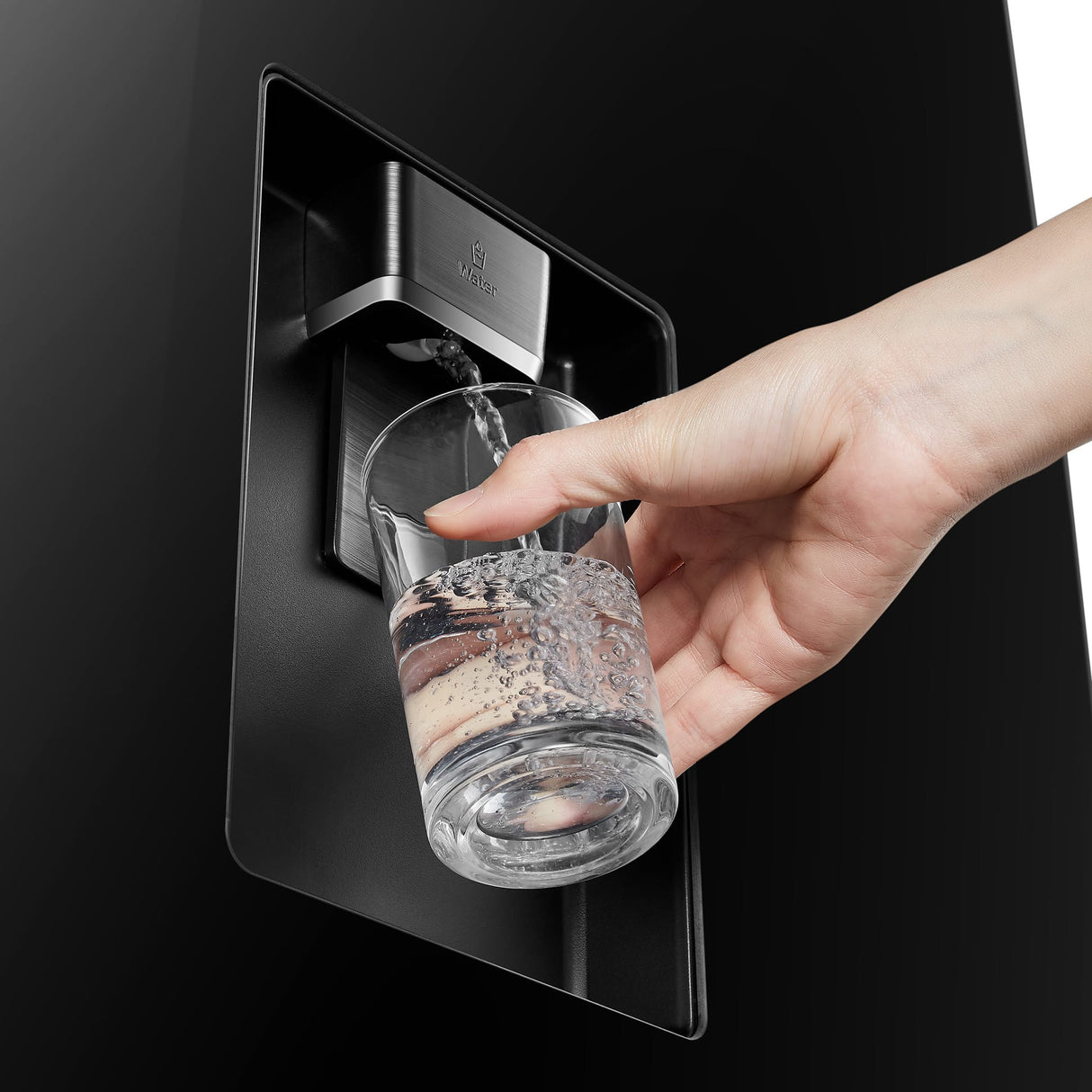 Frigorífico Combinado Hisense 305L Inox – Dispensador de Água, Total No Frost, Controlo Digital – Modelo H450BMIB