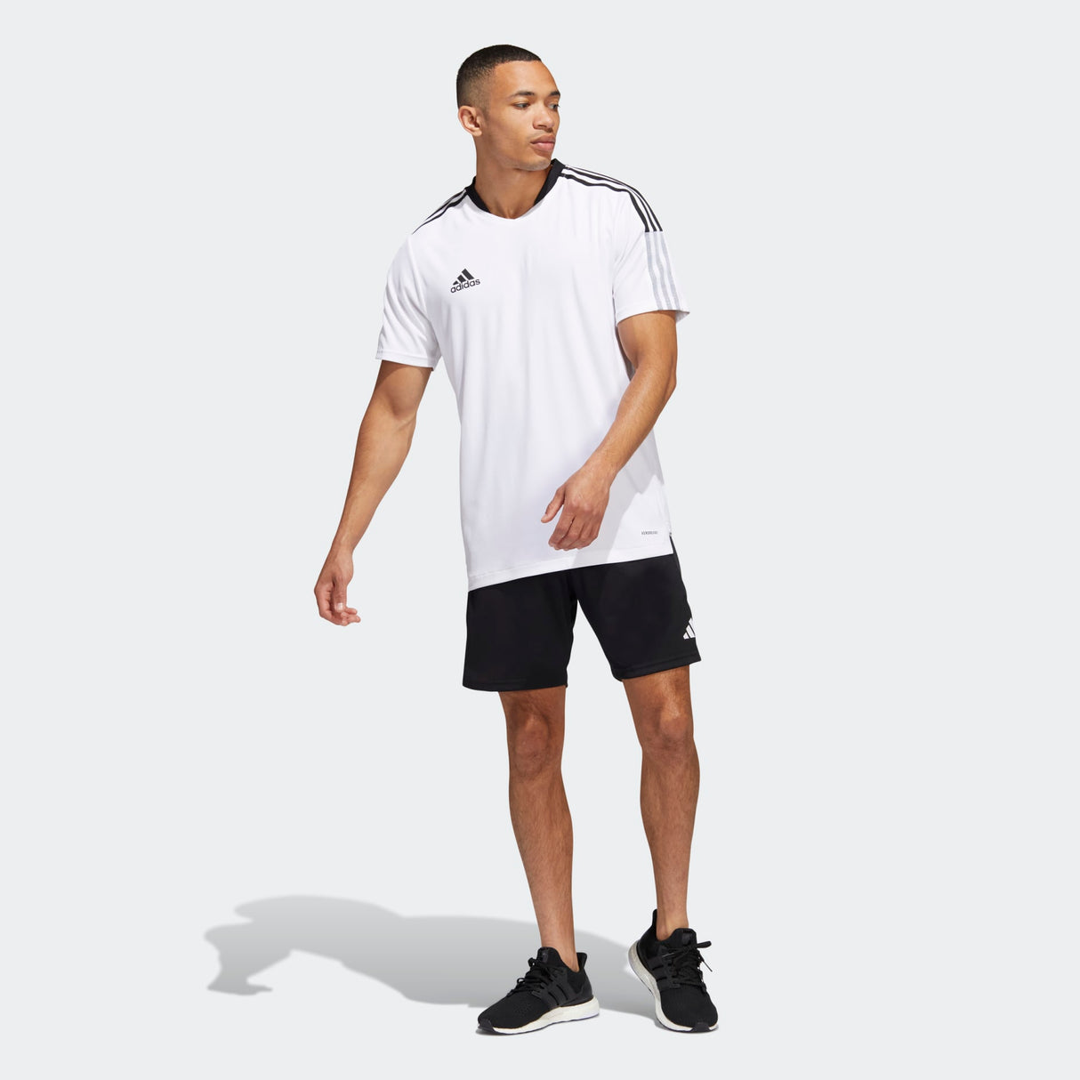 T-Shirt Preto - Branco
