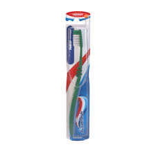 AQUAFRESH ESCOVA  MEDIUM (070)